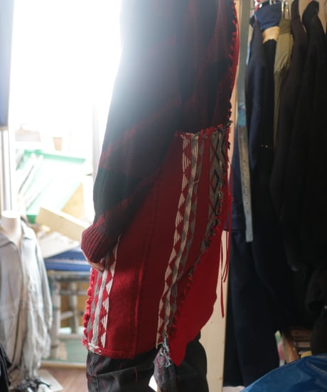 "彼女が忘れていった口紅" Rouge she forgot, reconstructed from red knit vintages