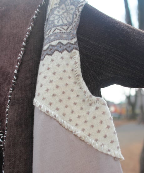 "色に汚れたアトリエから眺めた西日の落ちる山"  Mountains where the sun falls as seen from the Painter atelier