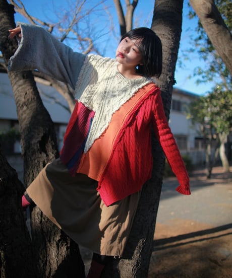 "その色情は不均衡なようで優しい手直しが繰り返されていた" Lust colors seemed to be unbalanced, and gentle repair was repeated