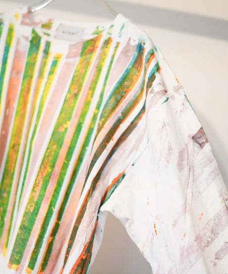 "色彩手刷りのロンT 2024年版 第一色" T-shirt with hand-printed colors