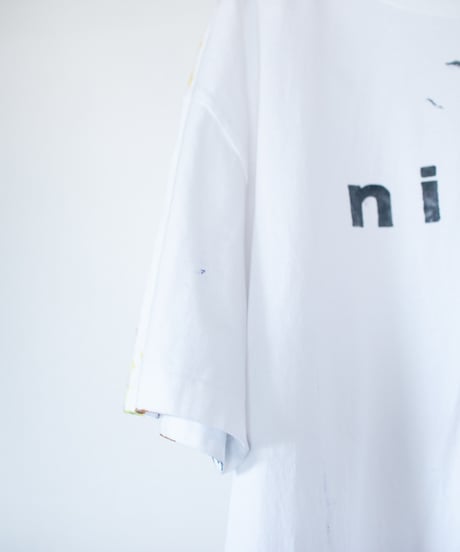 "色彩手刷りと刻まれた名前のTシャツ 第四色" T-shirt with hand-printed colors and engraved name