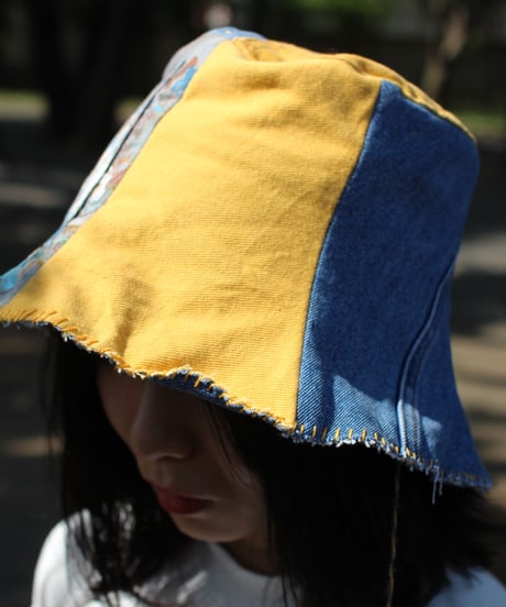"両A面の青色彩" Blue Patchwork With Rainbow reversible hat, Rebuild by vintages
