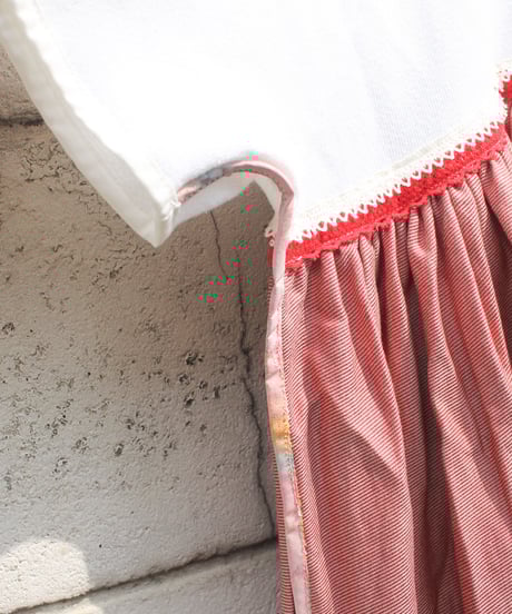 "レッドスマイルキス・ドレス" Red Smile Kiss Dress on the Room