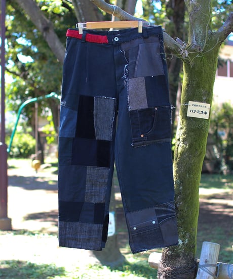 "孤独な赤は美しい" Black patchwork denim with lonely Red, Rebuild by Vintages