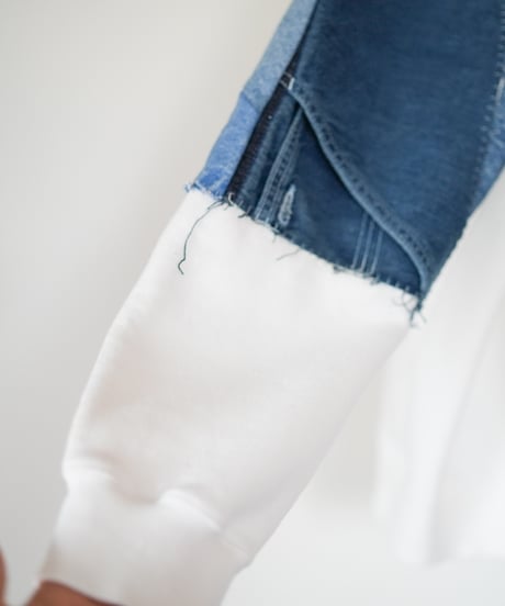 "つぎはぎのデニムスリーブトレーナー 第一色" Patchwork denim sleeve trainer, Rebuild by vintages