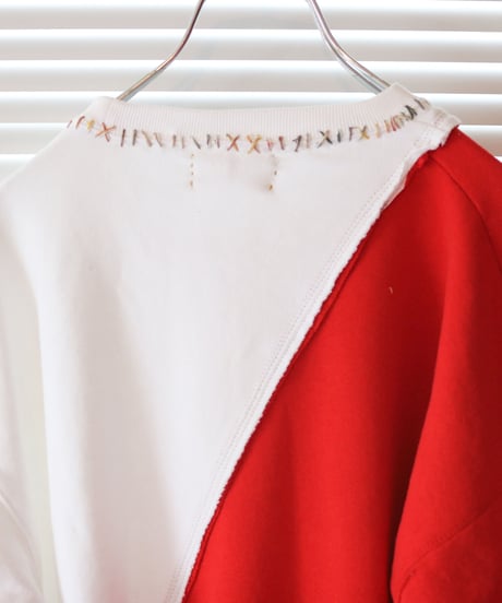 "色彩に変わる途中の赤" Red on its way to becoming a color