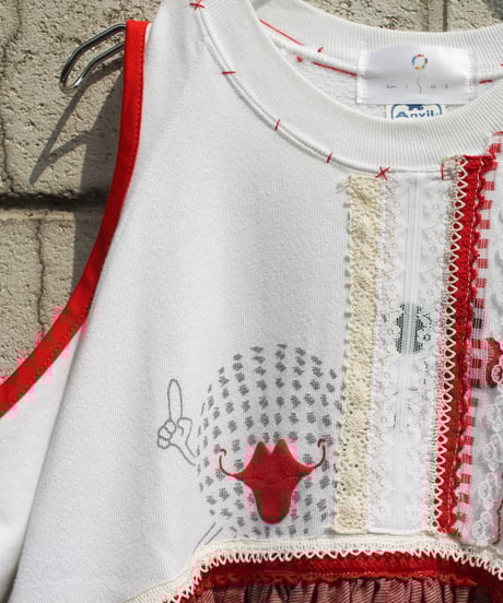 "レッドスマイルキス・ドレス" Red Smile Kiss Dress on the Room