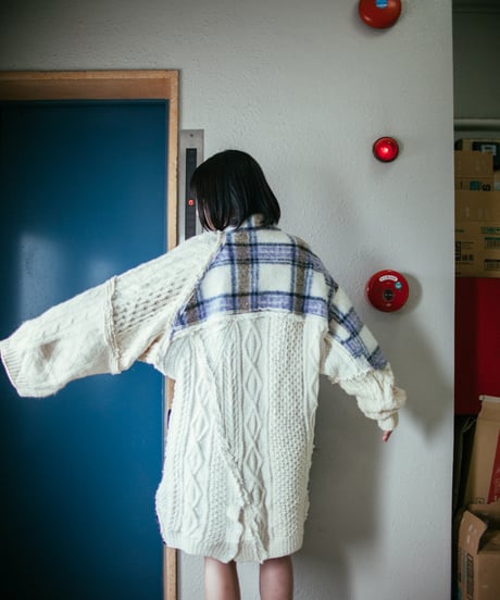 "ニットに侵食されてるコート" A coat eroded by knitwear, Rebuild by vintages