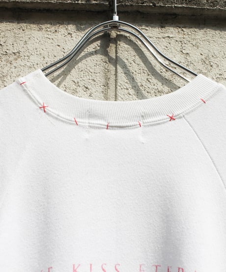 "レッドスマイルキス・ドレス" Red Smile Kiss Dress on the Room