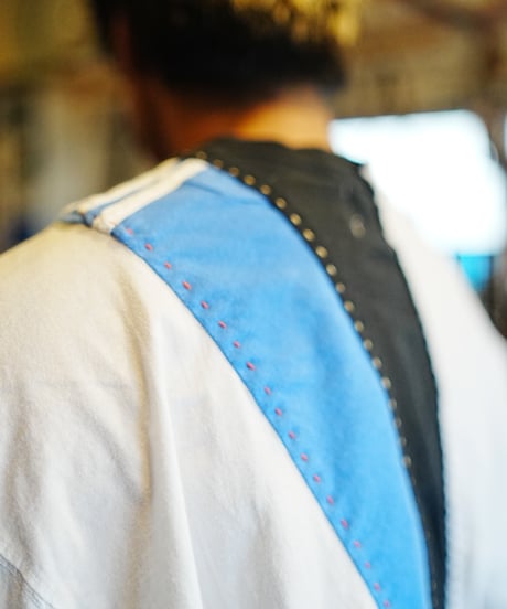 "音楽が鳴ってる" The music is playing, rebuild by vintages