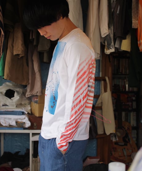 色を抱えて背負った彼と彼女のロンT 第三色