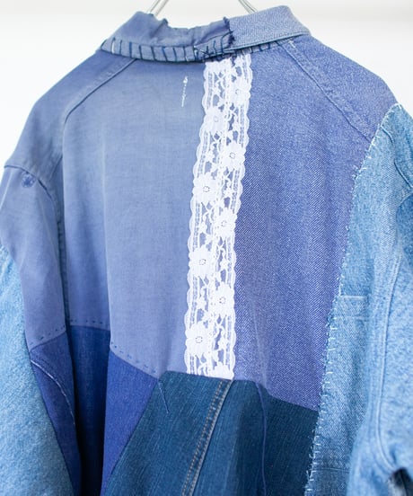 "青い散歩道に白い花" White flowers on a blue walkway denim jacket, Rebuild by vintages