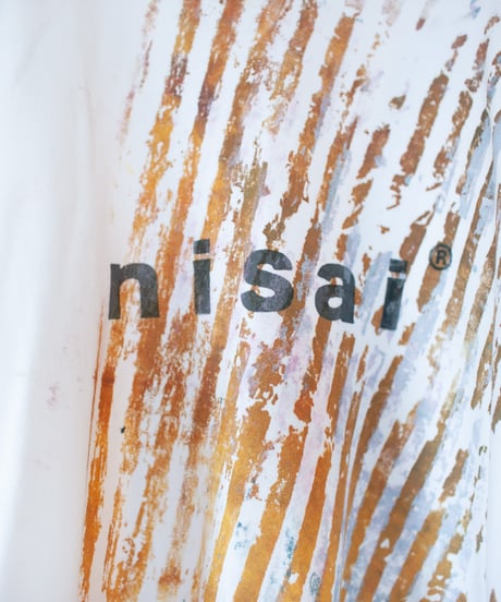 "色彩手刷りと刻まれた名前のトレーナー" Trainer with hand-printed colors and engraved name