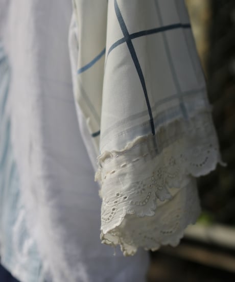 "花とシーグラス" Short-sleeved shirt with floral pattern and sea glass color., reconstructed from vintages