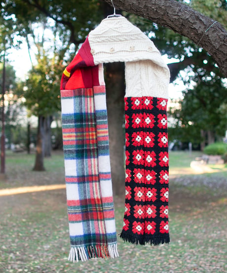 "やさしい花" Vintage knit Rebuild Muffler by kindful flowers