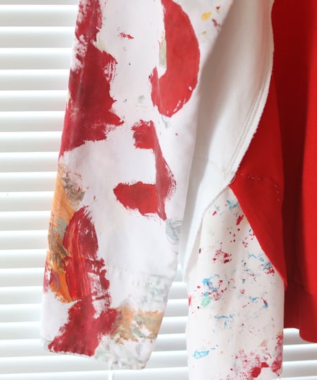 "色彩に変わる途中の赤" Red on its way to becoming a color