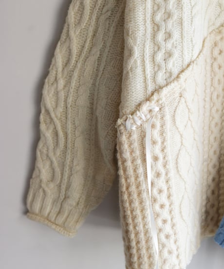 "あの日、青かっただけのニットセーター 2021年式" Past blue knit, reconstructed from blue and white knit vintages