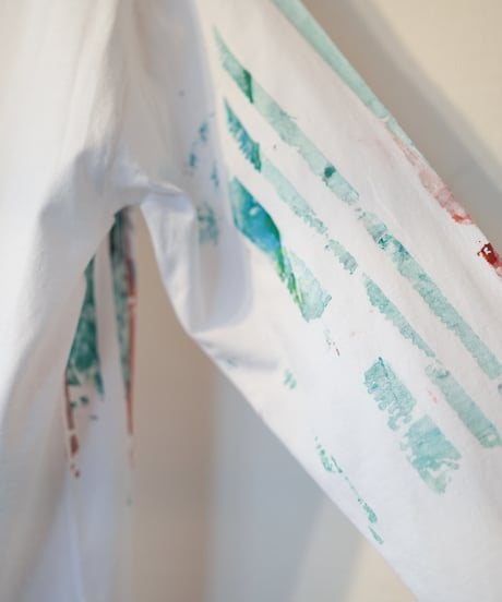 "色彩手刷りのロンT 2024年版 第四色" T-shirt with hand-printed colors