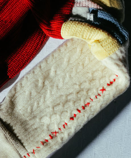 "赤手紡ぎ糸の手縫いステッチ" Vintage knit Rebuild Muffler by Red Hand-spun yarn Stitch