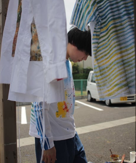 色を抱えて背負った彼と彼女のロンT 第三色