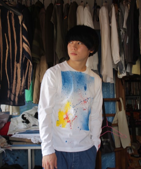 色を抱えて背負った彼と彼女のロンT 第三色