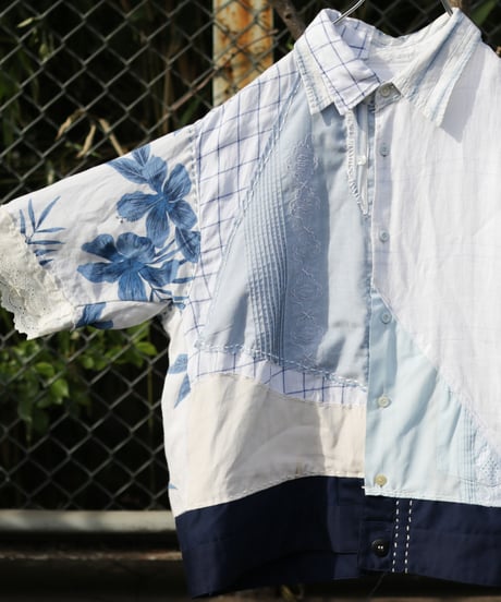 "花とシーグラス" Short-sleeved shirt with floral pattern and sea glass color., reconstructed from vintages