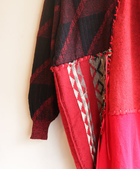 "彼女が忘れていった口紅" Rouge she forgot, reconstructed from red knit vintages