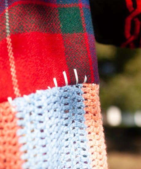 "溶け込みきれない色彩"  Vintage knit Rebuild Muffler by unhind colors