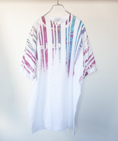 "色彩手刷りと刻まれた名前のTシャツ 第二十三色" T-shirt with hand-printed colors and engraved name
