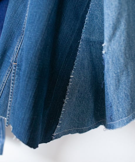 "青い散歩道に白い花" White flowers on a blue walkway denim jacket, Rebuild by vintages