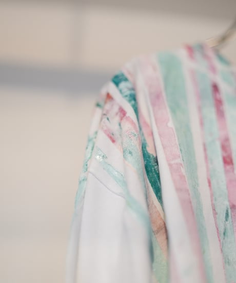 "色彩手刷りのロンT 2024年版 第四色" T-shirt with hand-printed colors