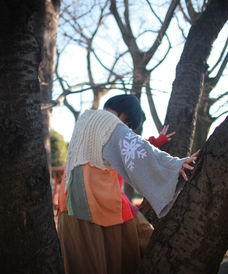 "その色情は不均衡なようで優しい手直しが繰り返されていた" Lust colors seemed to be unbalanced, and gentle repair was repeated