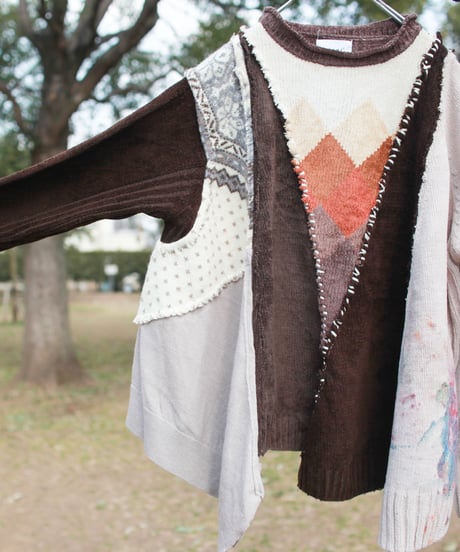 "色に汚れたアトリエから眺めた西日の落ちる山"  Mountains where the sun falls as seen from the Painter atelier