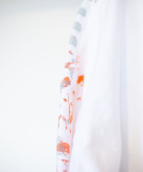 "光と色彩記録の箔手刷りTシャツ 第二色" T-shirt by Analog silk screen overlay blurring hand-print