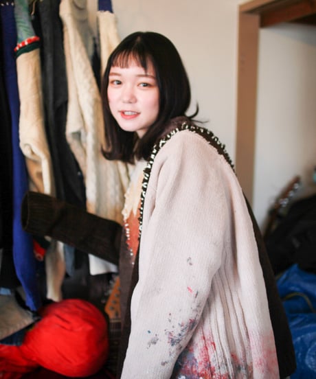 "色に汚れたアトリエから眺めた西日の落ちる山"  Mountains where the sun falls as seen from the Painter atelier