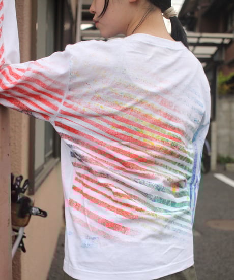 色を抱えて背負った彼と彼女のロンT 第三色