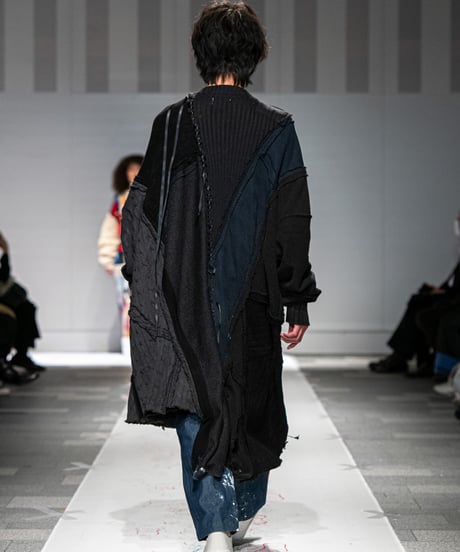 "計り知れない暗闇" unfathomable darkness over knit, reconstructed from black knit vintages