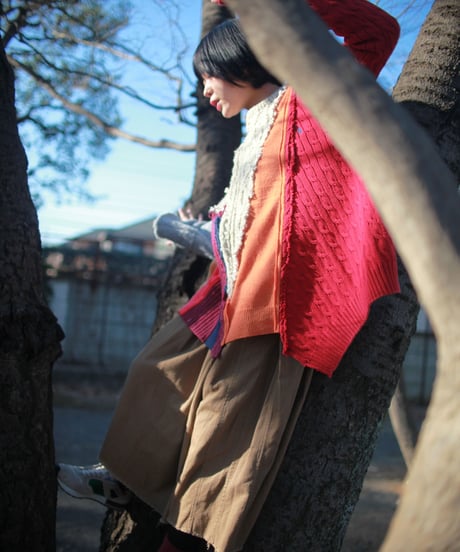 "その色情は不均衡なようで優しい手直しが繰り返されていた" Lust colors seemed to be unbalanced, and gentle repair was repeated