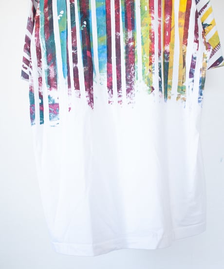 "色彩手刷りと刻まれた名前のTシャツ 第四色" T-shirt with hand-printed colors and engraved name