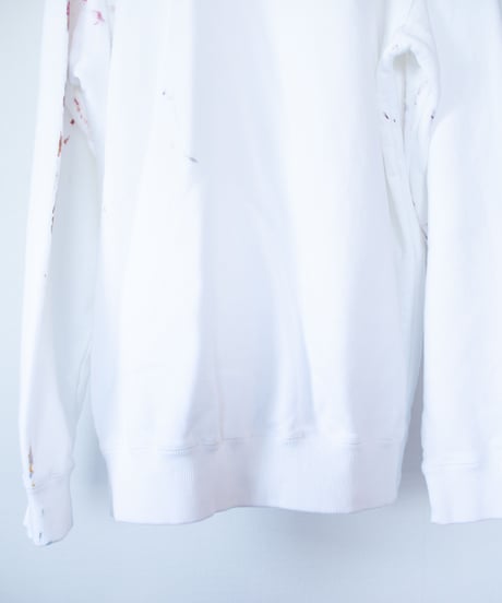"色彩手刷りと刻まれた名前のトレーナー" Trainer with hand-printed colors and engraved name