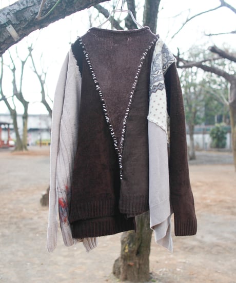 "色に汚れたアトリエから眺めた西日の落ちる山"  Mountains where the sun falls as seen from the Painter atelier