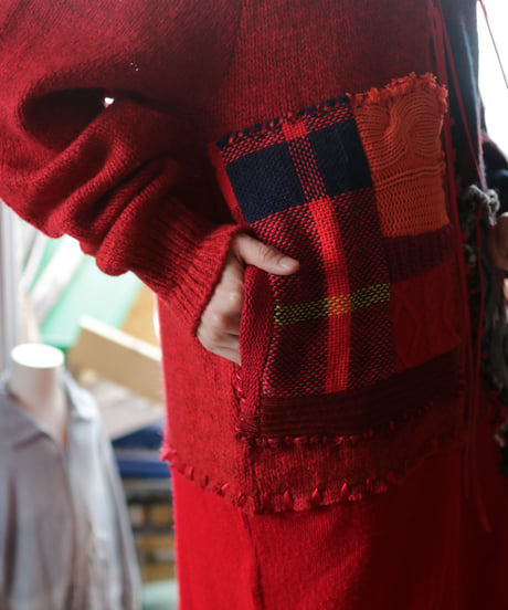 "彼女が忘れていった口紅" Rouge she forgot, reconstructed from red knit vintages