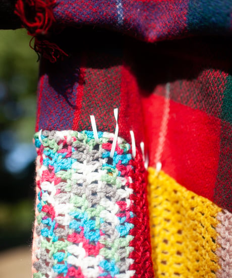 "溶け込みきれない色彩"  Vintage knit Rebuild Muffler by unhind colors