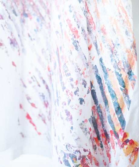 "色彩手刷りと刻まれた名前のTシャツ 第八色" T-shirt with hand-printed colors and engraved name