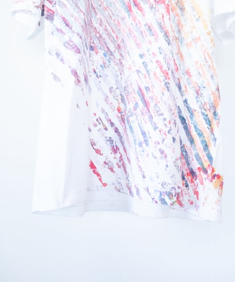 "色彩手刷りと刻まれた名前のTシャツ 第八色" T-shirt with hand-printed colors and engraved name