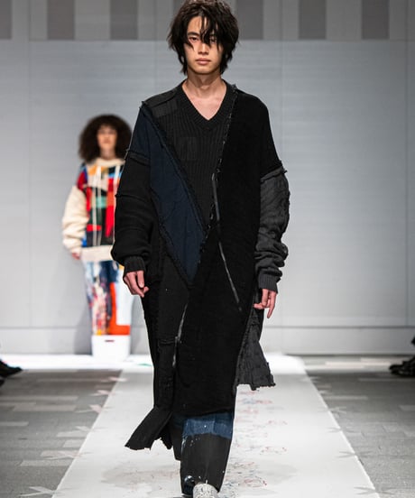 "計り知れない暗闇" unfathomable darkness over knit, reconstructed from black knit vintages