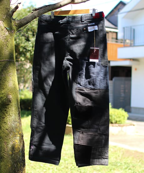 "孤独な赤は美しい" Black patchwork denim with lonely Red, Rebuild by Vintages
