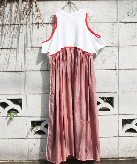 "レッドスマイルキス・ドレス" Red Smile Kiss Dress on the Room