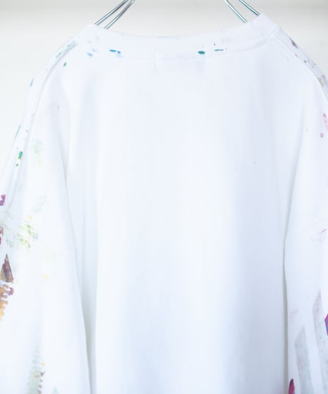 "色彩手刷りと白く刻まれた名前のトレーナー 第二色" Trainer with hand-printed colors and engraved white name