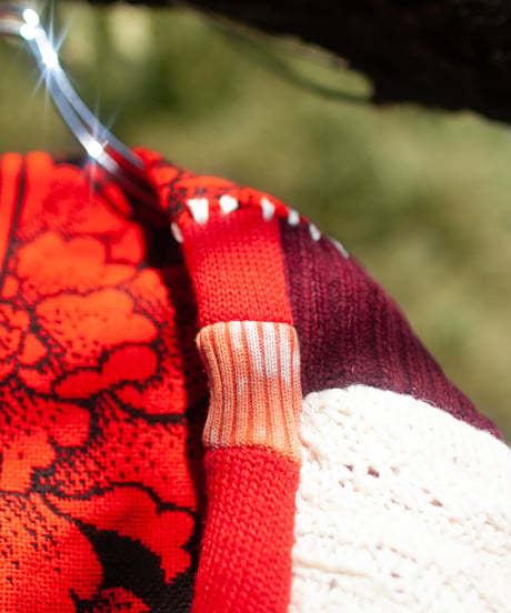 "溶け込みきれない色彩"  Vintage knit Rebuild Muffler by unhind colors